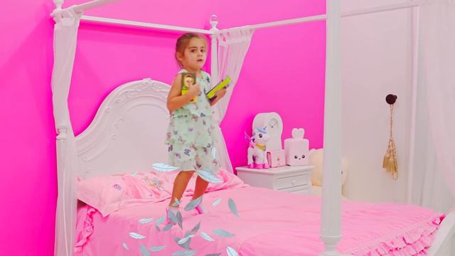 Настя Артем Мия и странный гость под кроватью | Лучшая видеоподборка для детей смотреть онлайн