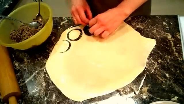 Пельмени с мясом. Тесто для пельменей и вареников. Рецепт фарша для пельменей.