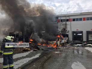 На складе под Харьковом загорелся, а затем взорвался грузовик. Интересно, что он перевозил?