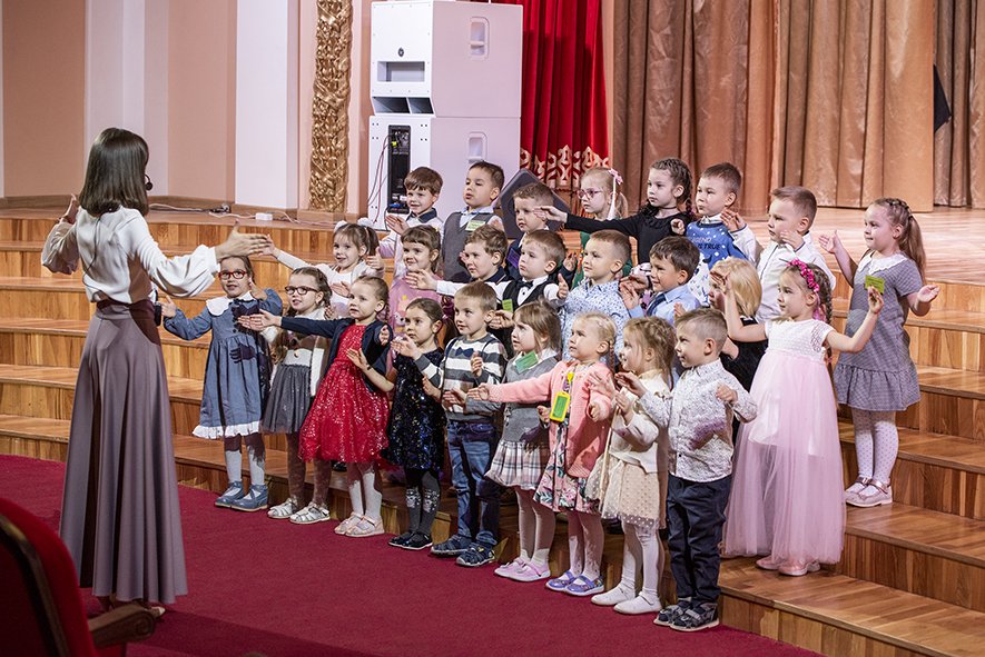 детский хор снежинок. александра андреевна хоровая школа. детская хоровая школа подлипки королев. детский хор. детский хор снежинка.