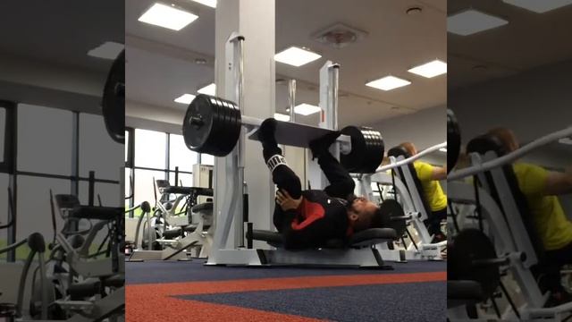 Вертикальный жим ногами 200 кг смотреть онлайн