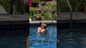 Поцелуй в бассейне у сексологов Сергея и Елены Алтушкиных. Как целоваться