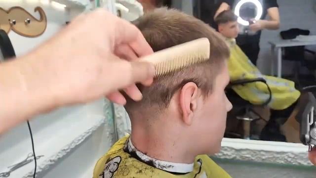 Короткая мужская стрижка машинкой // Подстричься под кроп // Короткая стрижка как подстричься? смотреть онлайн
