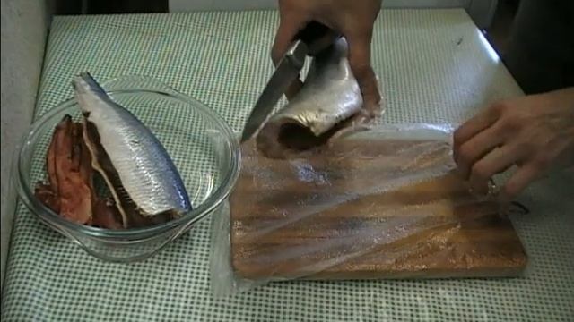 КАК ПОЖАРИТЬ СЕЛЬДЬ НА СКОВОРОДЕ БЕЗ ЗАПАХА. СЕЛЕДКА ЖАРЕНАЯ.