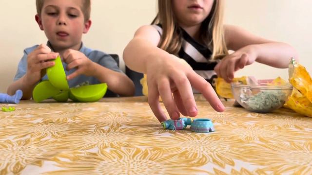 Opening LOL surprise, WW84, stretchapalz and 5 surprise Dino glow in the dark! смотреть онлайн