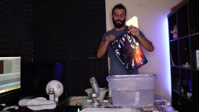 ПОКРАСИЛ МЯЧ ВОДОЙ В КОСМОС смотреть онлайн