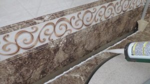 Врезка мойки в столешницу и монтаж плинтуса