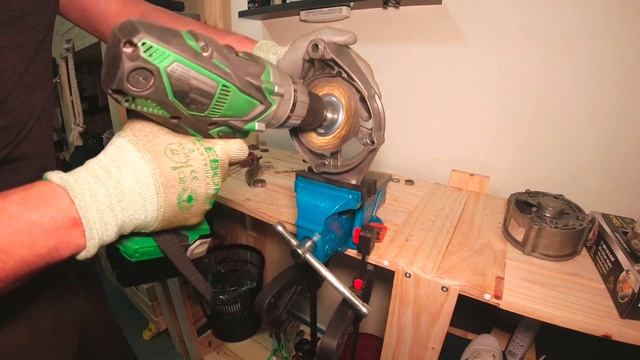 Reconditionner un alternateur BOSCH 14V de Volkswagen T4 смотреть онлайн