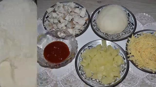 Гавайская пицца с ананасами и курицей. Пошаговый рецепт