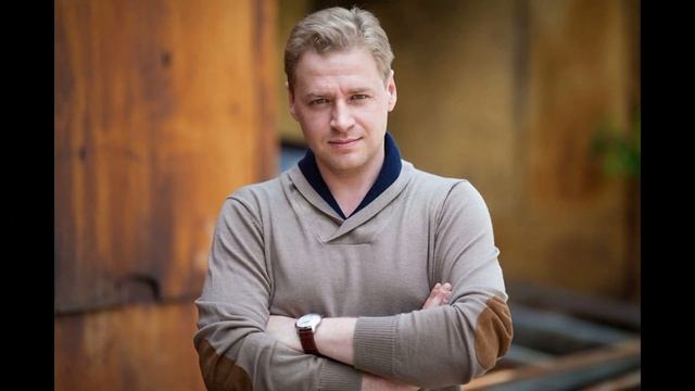 Упал намертво в театре...Врачи спасают жизнь актера Алексею Барабашу... смотреть онлайн