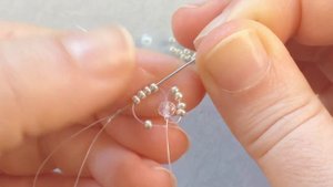 Seed Bead Daisy Earrings Tutorial: Easy Beaded Flower Earrings