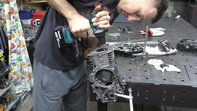 Ремонт резьбы шпильки крышки картера смотреть онлайн
