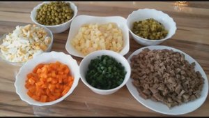 Классический салат "ОЛИВЬЕ" с мясом. Очень вкусно.