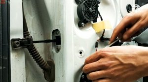 Как правильно отсоединить фишки от машины двери и с обшивки  подробная инструкция!