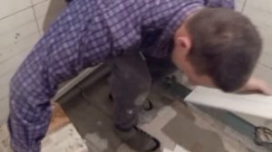 КАК ОТРЕЗАТЬ ДЛИННУЮ  плитку 60 см. без спец инструмента