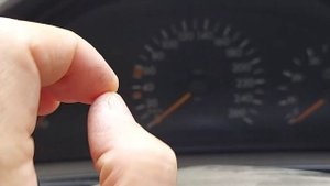 Не горят лампочки индикаторы на панели приборов Мерседес W 124, пропала зарядка Мерседес W 124.