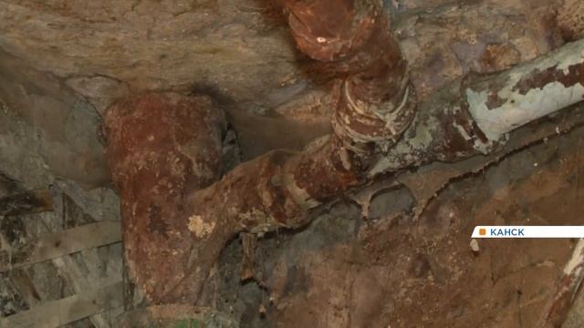 Жители одного из общежитий в Канске боятся, что их дом может обрушиться смотреть онлайн