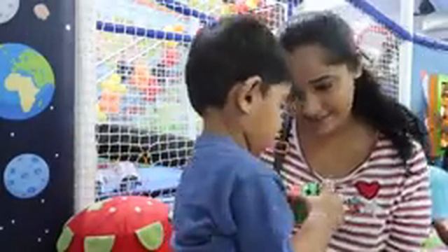 Fun at Funky Li'l Munchkins | Indoor Play Area Delhi | Indian Mommy Vlogging channel смотреть онлайн