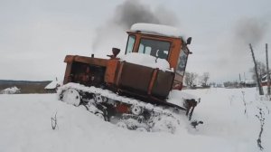 Запуск, дым-дрифт ДТ-75 после простоя! Суета на легендарном тракторе