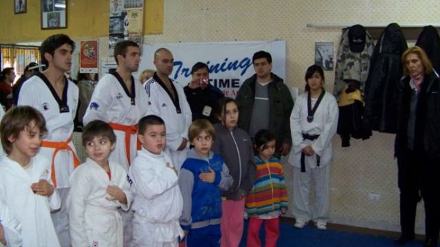 El Maestro Carlos Guerrini recibió a la Sra. Vilma Baragiola смотреть онлайн