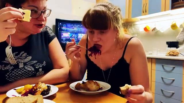 Мукбанг семейныйЯ только приехала а уже поляна накрыта.mp4