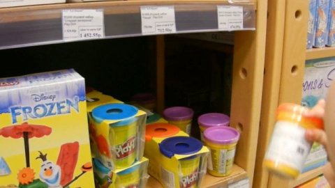 VLOG Шопинг в магазине игрушек делаем покупки Shopping in kids toys store