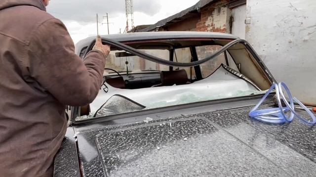 ПОСТАВИЛ КОЛПАКИ на ЖИГУЛИ ТРОЙКУ ЗА 700 РУБЛЕЙ И РАЗБИЛ СТЕКЛО / ВАЗ 2103 смотреть онлайн