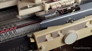 Платье с юбкой гофре на любой вязальной машине. Юбка поперечным вязанием.