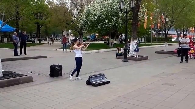 изумительная возбуждаущая воображение игра на электро скрипкескрипке