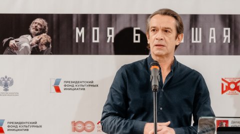 «История — это люди»: Владимир Машков открыл выставку «Моя большая земля»