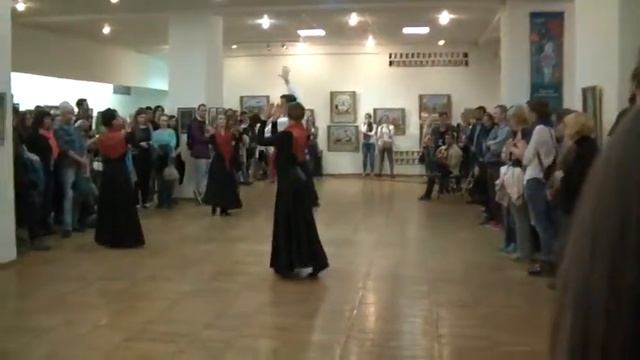 Танцевальная комбинация на основе дробных движений в характере испанского народного танца