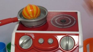 Готовим овощи и фрукты на липучках на игрушечной плите Cooking toy velcro cutting fruit & vegetable