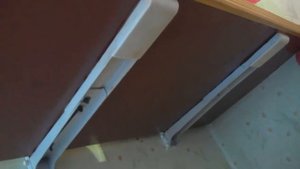 Полка для микроволновки на кронштейнах.