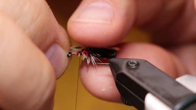 Вязание мушки Крылатый Муравей из пенки Foam Winged Ant смотреть онлайн