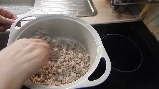 Тушеная капуста с фаршем и рисом. Просто, вкусно, сытно.