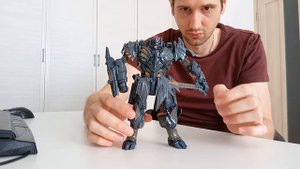 Распаковка трансформера Megatron из фильма Трансформеры: Последний рыцарь