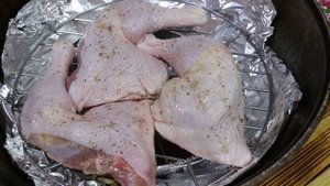 Как закоптить куриные окорочка у себя на кухне? Очень просто!