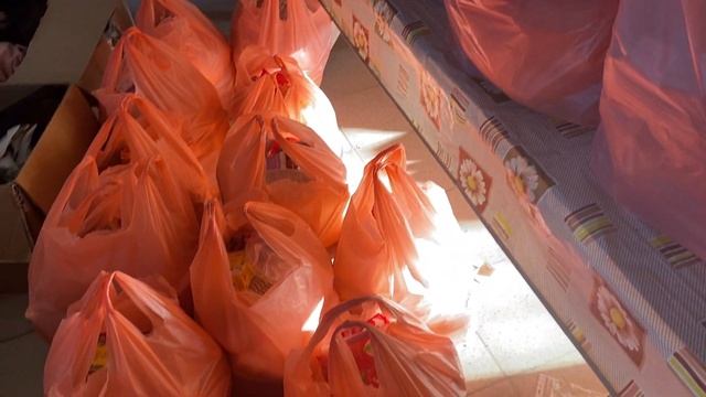 «Корзина доброты». Раздаём помощь нуждающимся. смотреть онлайн
