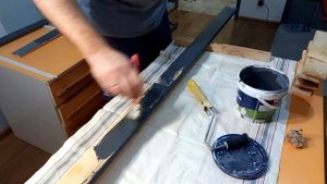 Плинтуса на пол из б/у НАЛИЧНИКОВ - покраска и установка на клей