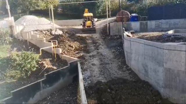 Услуги экскаватора погрузчика, услуги трактора, экскаватор погрузчик.