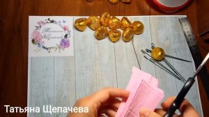 Букет из конфет.  Крепление конфет  первый способ.