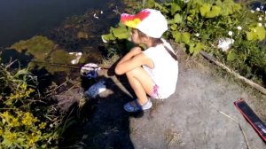 Арсюша и папа на рыбалке с. Кувшиновка. Доча сидит с удочкой)