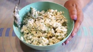 Слоённый дрожжевой пирог с творогом и сыром.