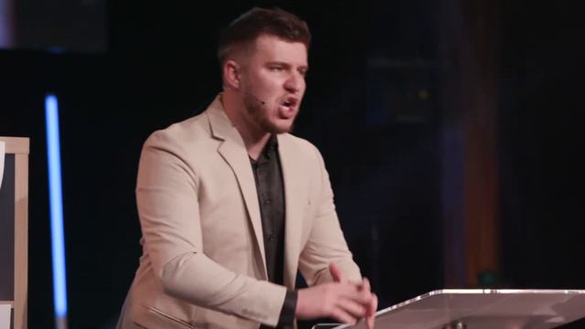 Верен во Всем // Молодежный Пастор Захарий Пархотюк