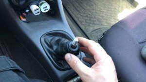 Как снять ручку механической коробки передач на автомобиле Hyundai Accent