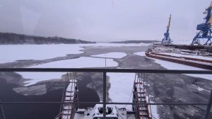 Ломаем лёд на Волге..