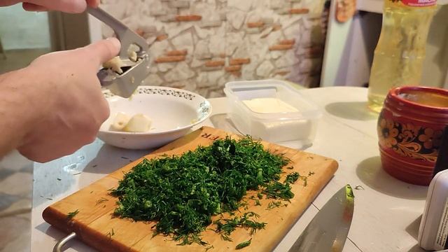 Заготовил  вкусных ништяков малосольную горбушу + масло сливочное с укропом и чесноком