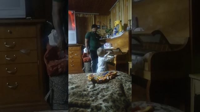 папа с сыном пианисты. #приёмныйребёнок #любимыймуж #личнаяжизнь #интересно #пианино #вечер #блогер