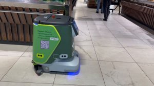 Первый робот мойщик полов в магазине продуктов