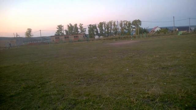 Удар в перекладину с центра поля. Kick the crossbar from the centre of the football field смотреть онлайн